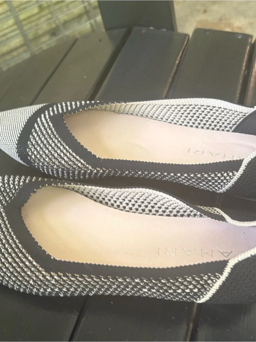 Tahari Black and White Knit Pointed-Toe slip on Antigua Flats Size 8.5